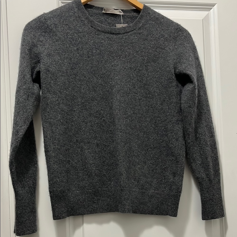 Everlane Charcoal Cashmere Sweater